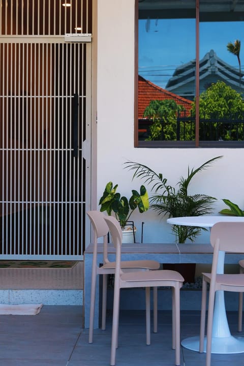 Property building, Facade/entrance, Decorative detail