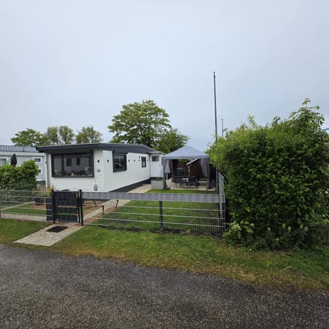 Property building, Facade/entrance, Off site