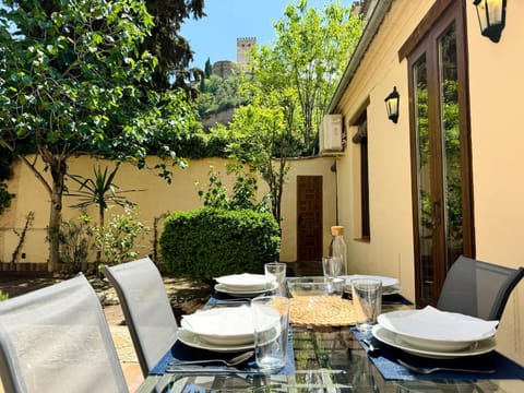 Spring, Garden, Garden, Seating area, Dining area, City view, Garden view