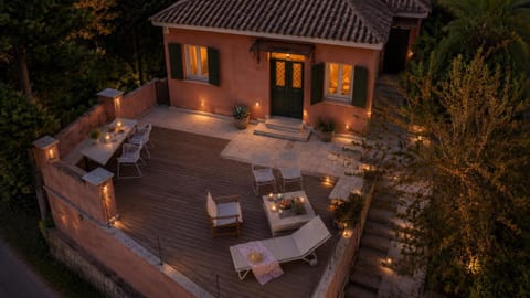 Property building, Bird's eye view, Balcony/Terrace, Dining area