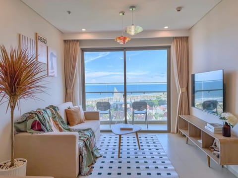 Natural landscape, TV and multimedia, Living room, Seating area, Sea view