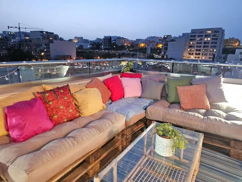 Balcony/Terrace, City view