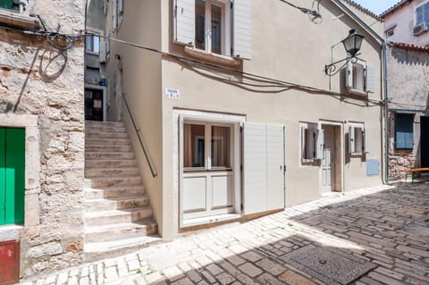 Property building, Street view