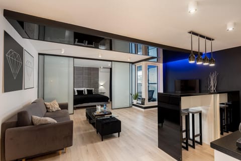 TV and multimedia, Living room, Seating area, Dining area