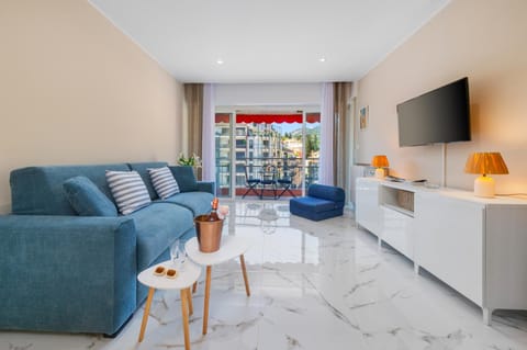Communal lounge/ TV room, Living room, Seating area