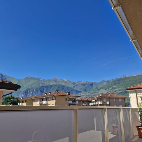 View (from property/room), Balcony/Terrace, Mountain view