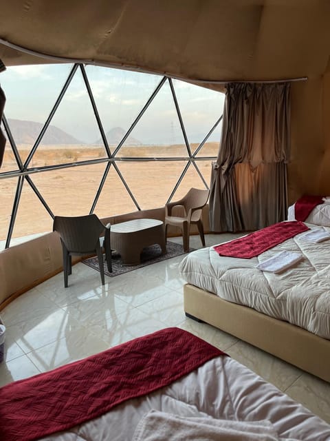Bed, Natural landscape, Photo of the whole room, Bedroom