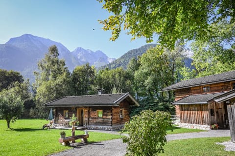 Property building, Nearby landmark, Spring, Day, Neighbourhood, Natural landscape, Summer, Garden, Garden view, Mountain view