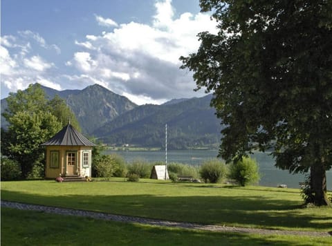Garden, Garden view, Lake view, Mountain view