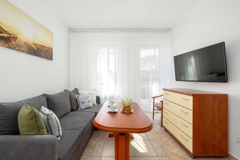 TV and multimedia, Living room, Seating area, Evening entertainment