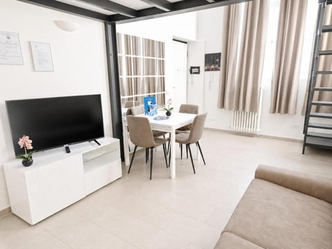 TV and multimedia, Living room, Dining area