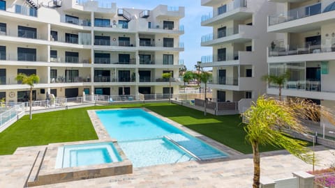 Garden, Hot Tub, Balcony/Terrace, Swimming pool