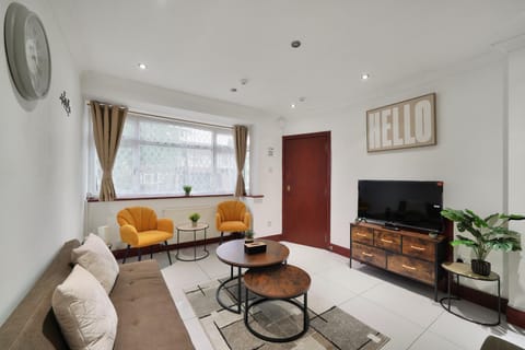 TV and multimedia, Living room, Seating area, internet