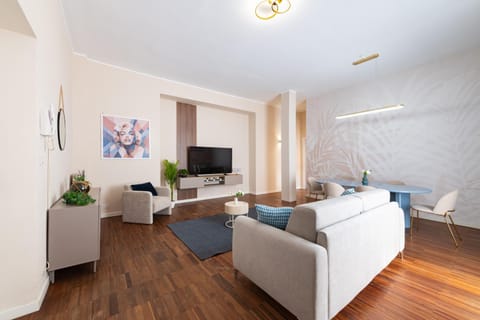 Communal lounge/ TV room, TV and multimedia, Living room, Seating area