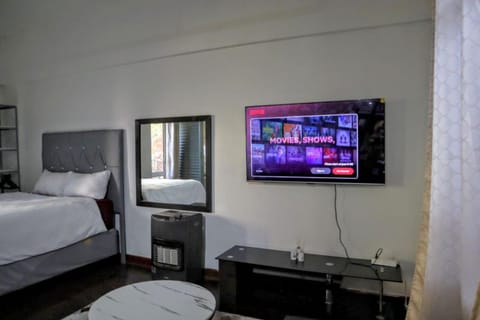 Communal lounge/ TV room, Bed, TV and multimedia, Evening entertainment, Bedroom