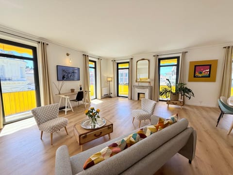 TV and multimedia, Living room, Seating area