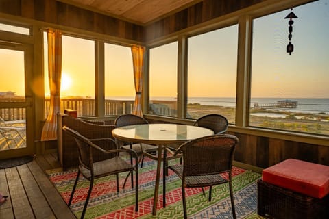Day, View (from property/room), Balcony/Terrace, Seating area, Sea view, Sunset