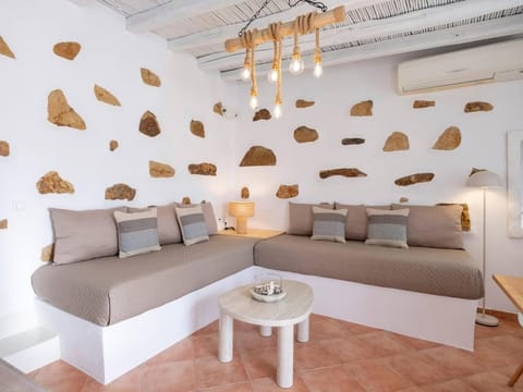 Living room, Seating area, air conditioner