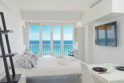 Bed, TV and multimedia, Sea view