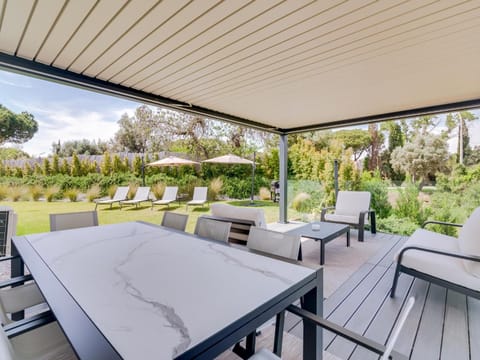 Patio, Garden, View (from property/room), Balcony/Terrace, Seating area, Garden view