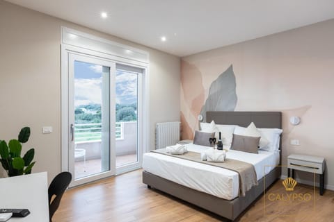Bed, View (from property/room), Balcony/Terrace, Photo of the whole room, Bedroom, towels
