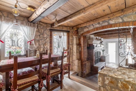 Living room, Seating area, Dining area, Evening entertainment