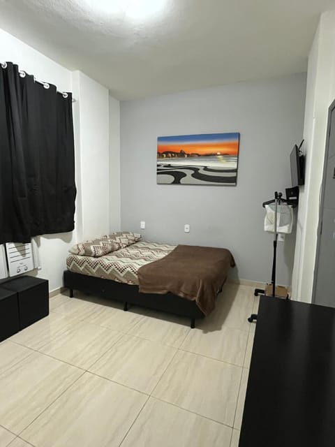 Bed, TV and multimedia, Photo of the whole room, air conditioner