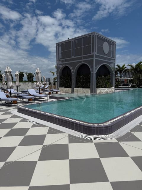 Swimming pool