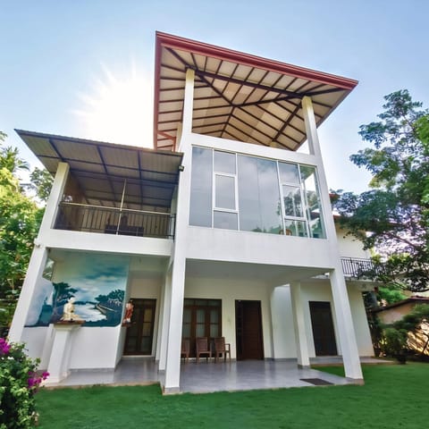 Shower, Toilet, Property building, Bed, Day, Garden, Bathroom, View (from property/room), Balcony/Terrace, Seating area, Dining area, Bedroom, Garden view, Lake view, Lake view, Quiet street view, internet, VIP, air conditioner