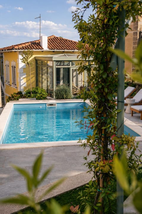 Property building, Swimming pool