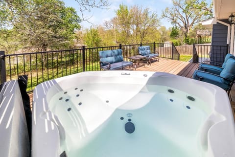 Day, Natural landscape, Hot Tub, Balcony/Terrace, Seating area