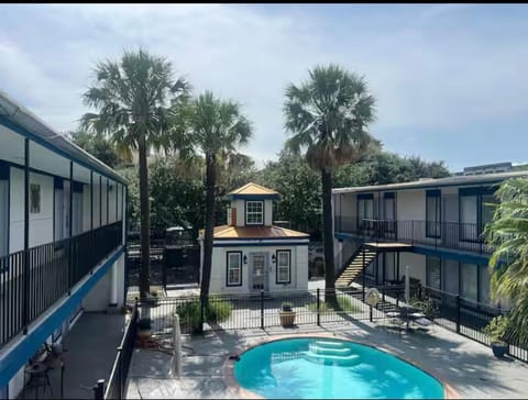 Property building, Swimming pool
