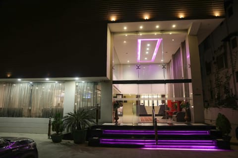 Property building, Nightclub / DJ