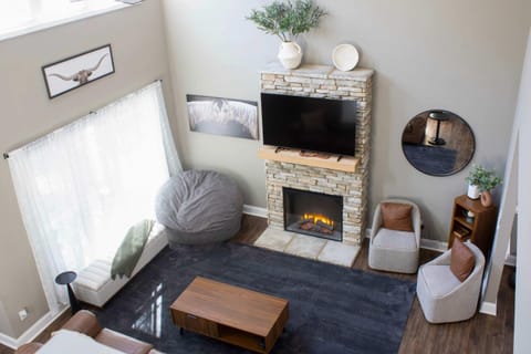 Communal lounge/ TV room, TV and multimedia, Living room, Seating area