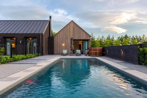 Property building, Hot Tub, Swimming pool