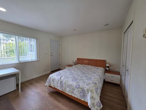 Bed, Photo of the whole room, wardrobe
