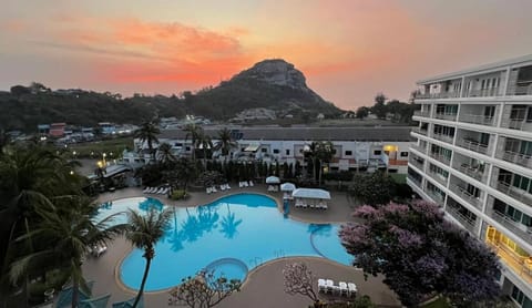 Mountain view, Swimming pool