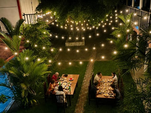 Patio, Food and drinks, Food, Garden view