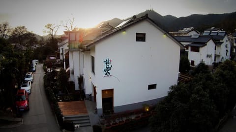 Facade/entrance, Bird's eye view