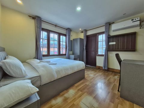 Bed, TV and multimedia, Photo of the whole room, Bedroom, air conditioner