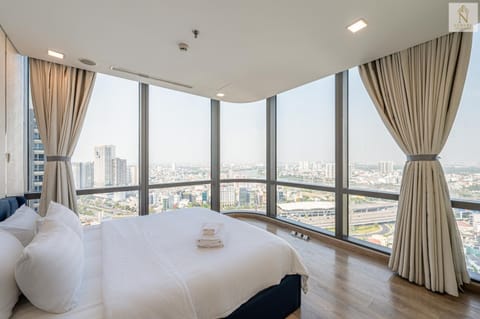 Bed, View (from property/room), Bedroom, City view