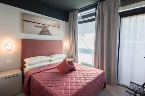 Bed, TV and multimedia, Bedroom, air conditioner