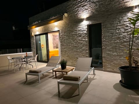 Patio, Night, Balcony/Terrace