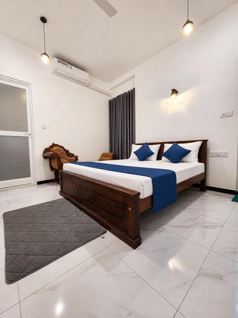 Bed, Photo of the whole room, Bedroom, air conditioner