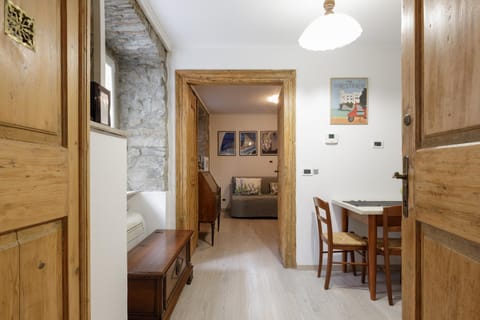 TV and multimedia, Kitchen or kitchenette, Living room, Seating area, Dining area