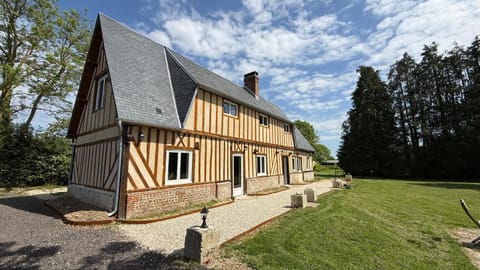 Property building, Spring, Natural landscape, Garden, Garden view