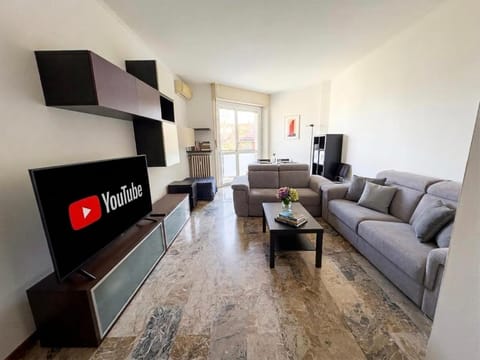 Communal lounge/ TV room, TV and multimedia, Living room, Evening entertainment
