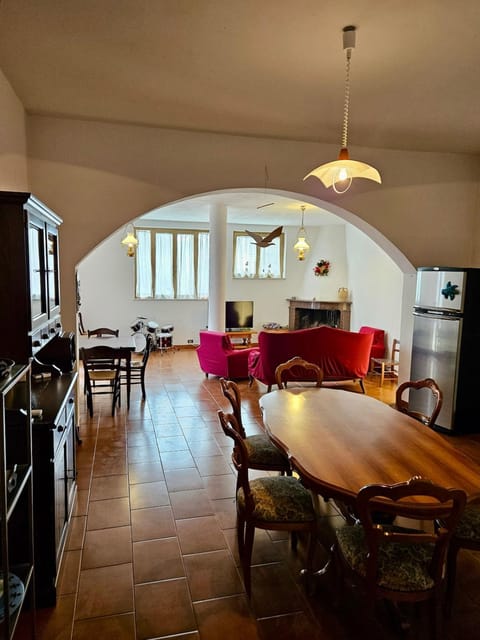 Day, Children play ground, TV and multimedia, Kitchen or kitchenette, Living room, Seating area, Dining area, fireplace, oven, stove, air conditioner