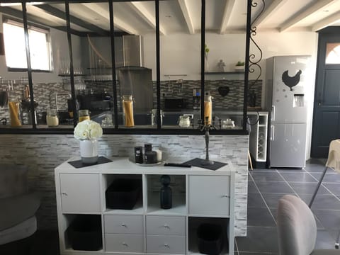 Kitchen or kitchenette, Living room