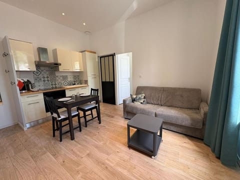 Kitchen or kitchenette, Living room, Dining area, stove